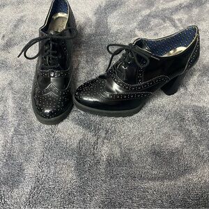 Dexflex Comfort black patent leather wingtip Oxford shoes